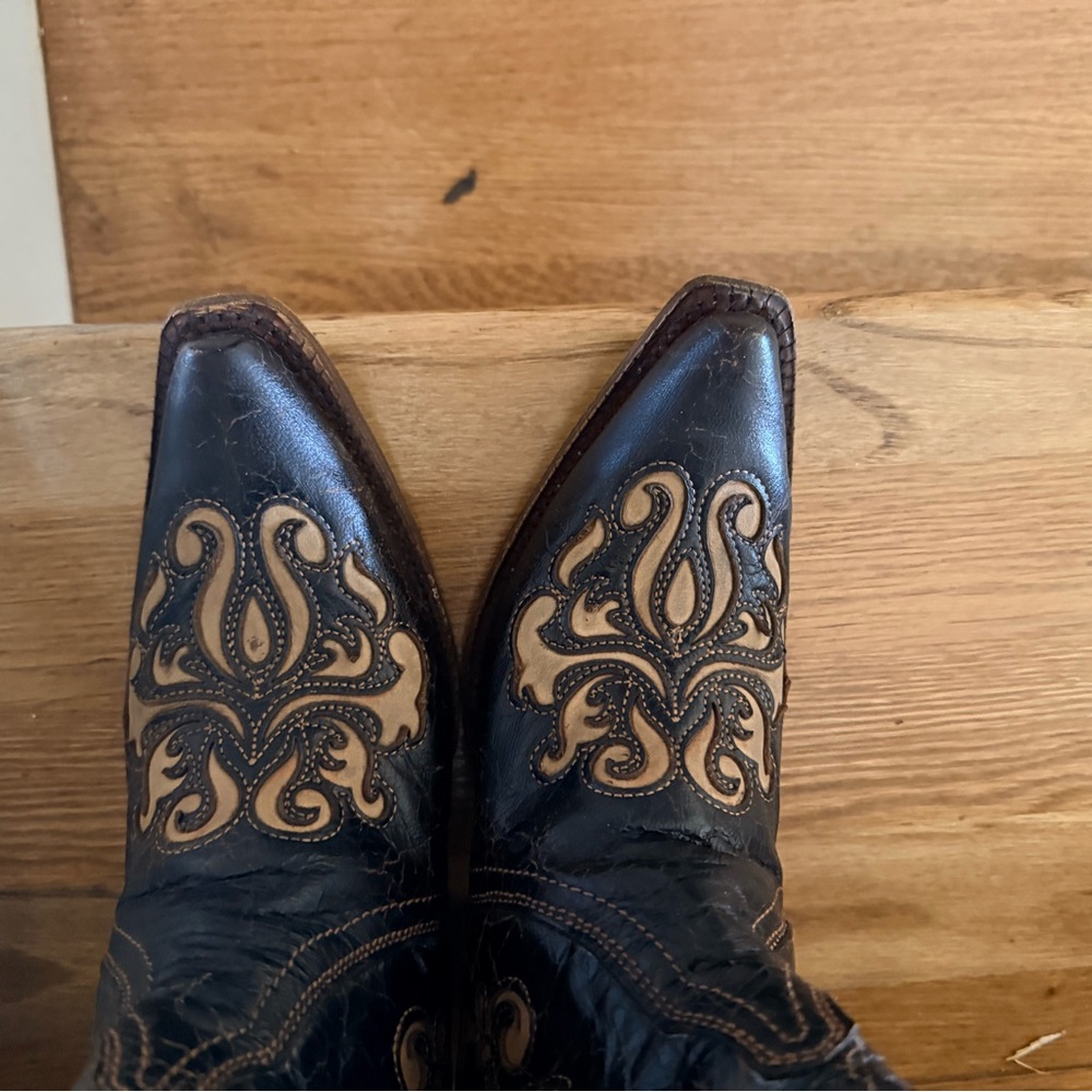 Corral Boots Embroidered Black and Tan Knee-High Heeled Snip Toe Boots - 7.5 - Picture 7 of 14